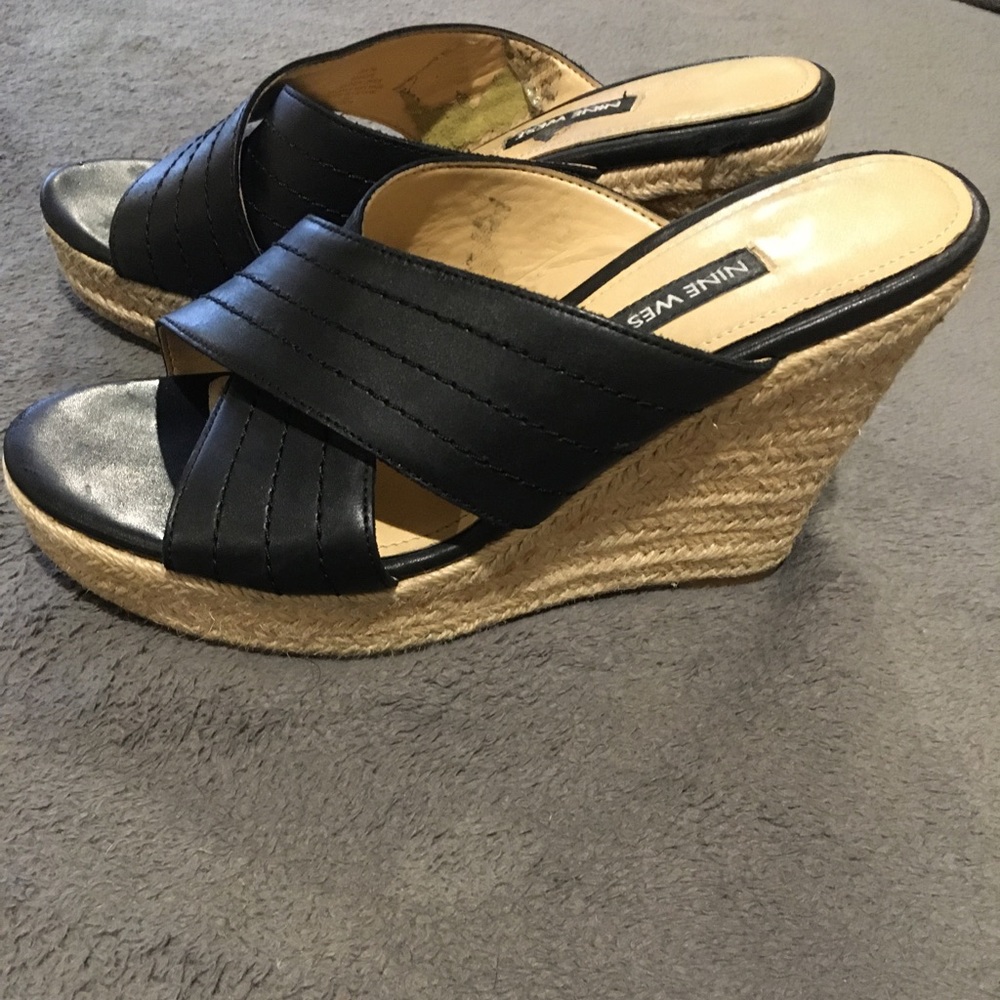 Black wedges